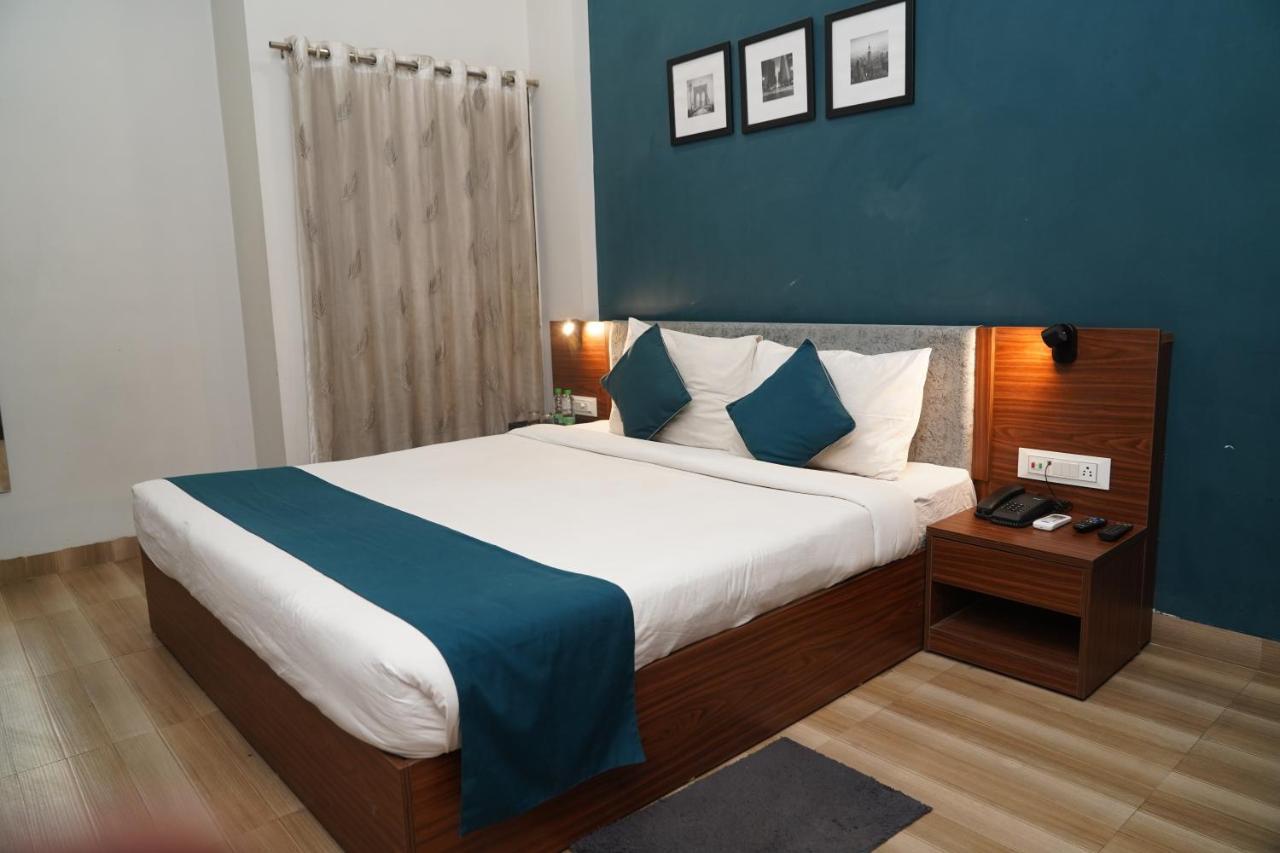 Hotel Ballfin Indore Esterno foto