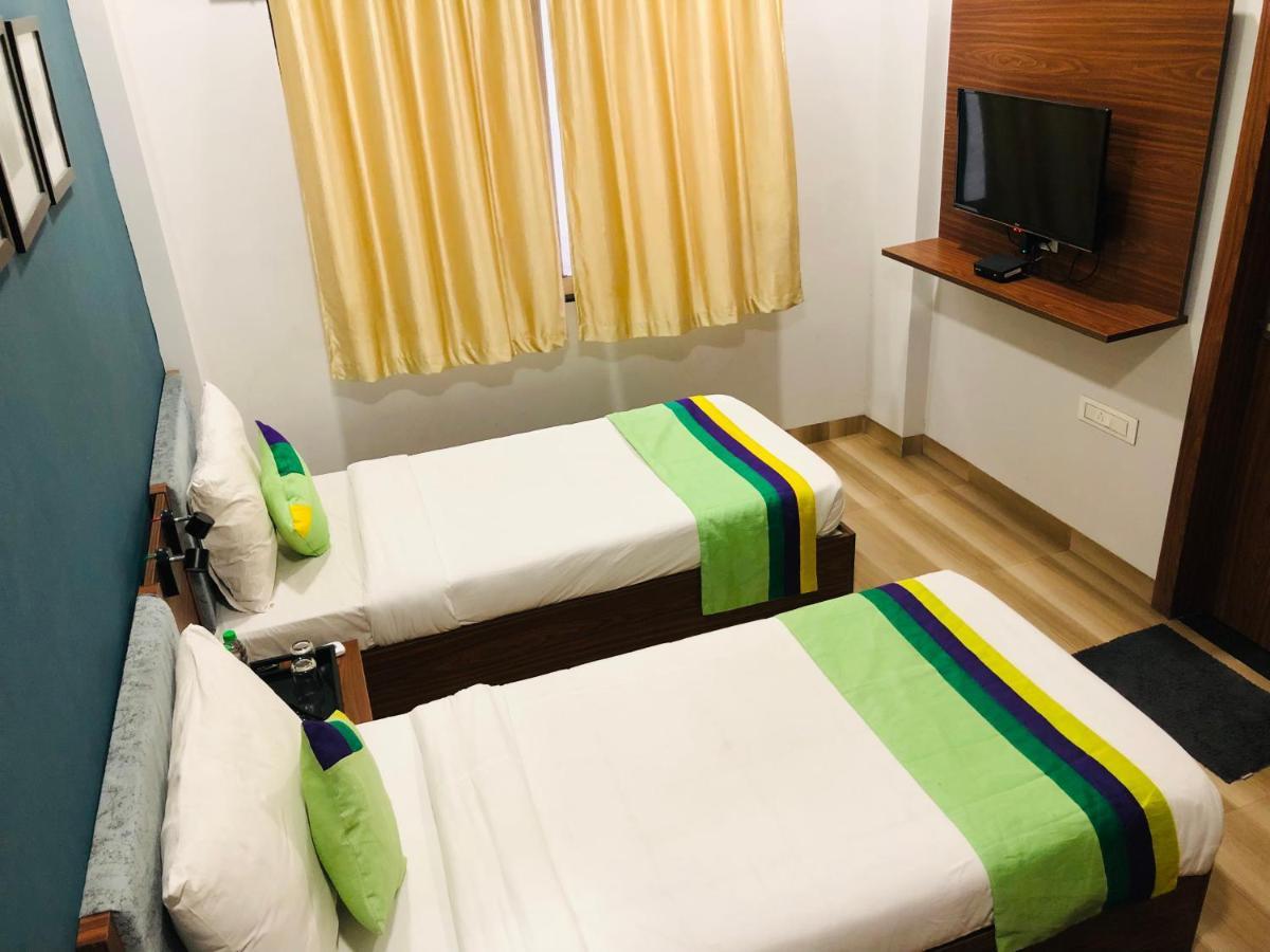 Hotel Ballfin Indore Esterno foto
