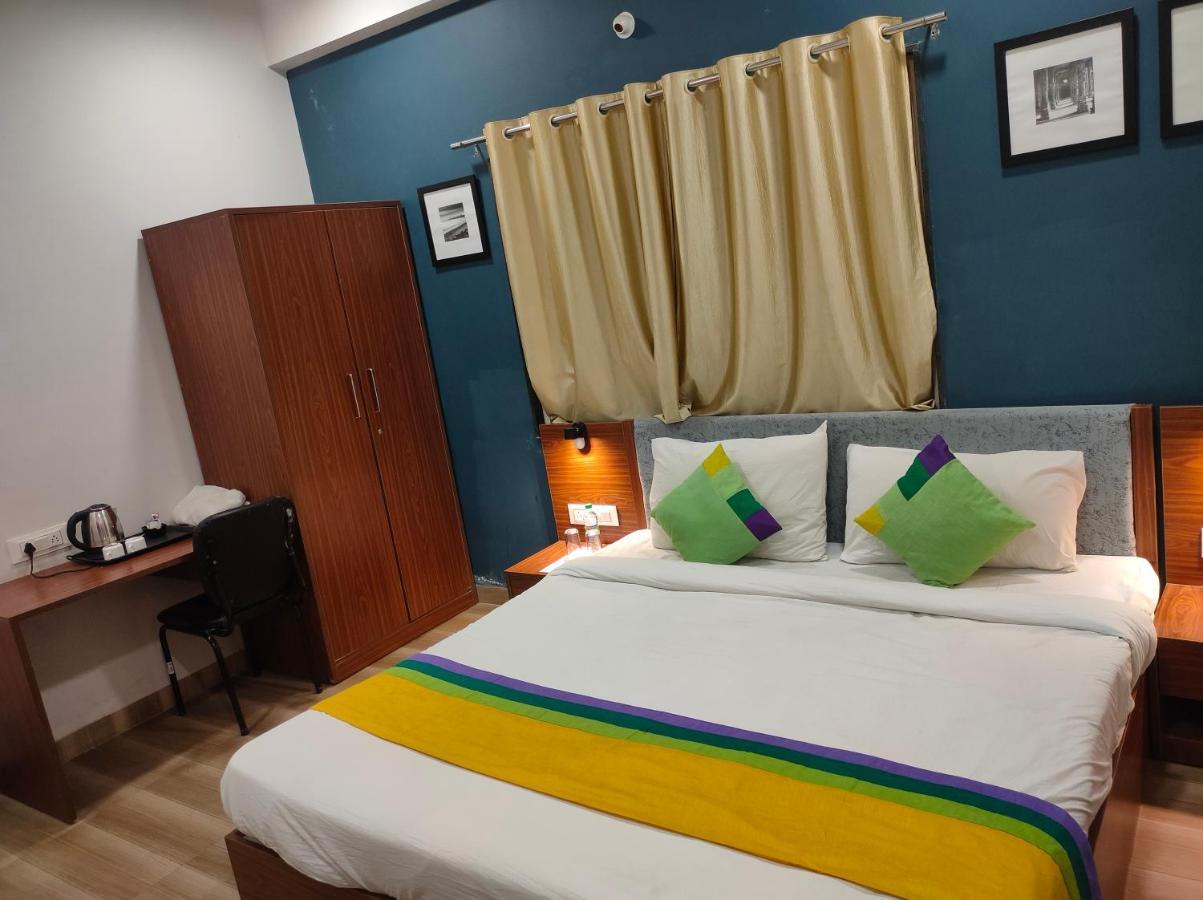 Hotel Ballfin Indore Esterno foto