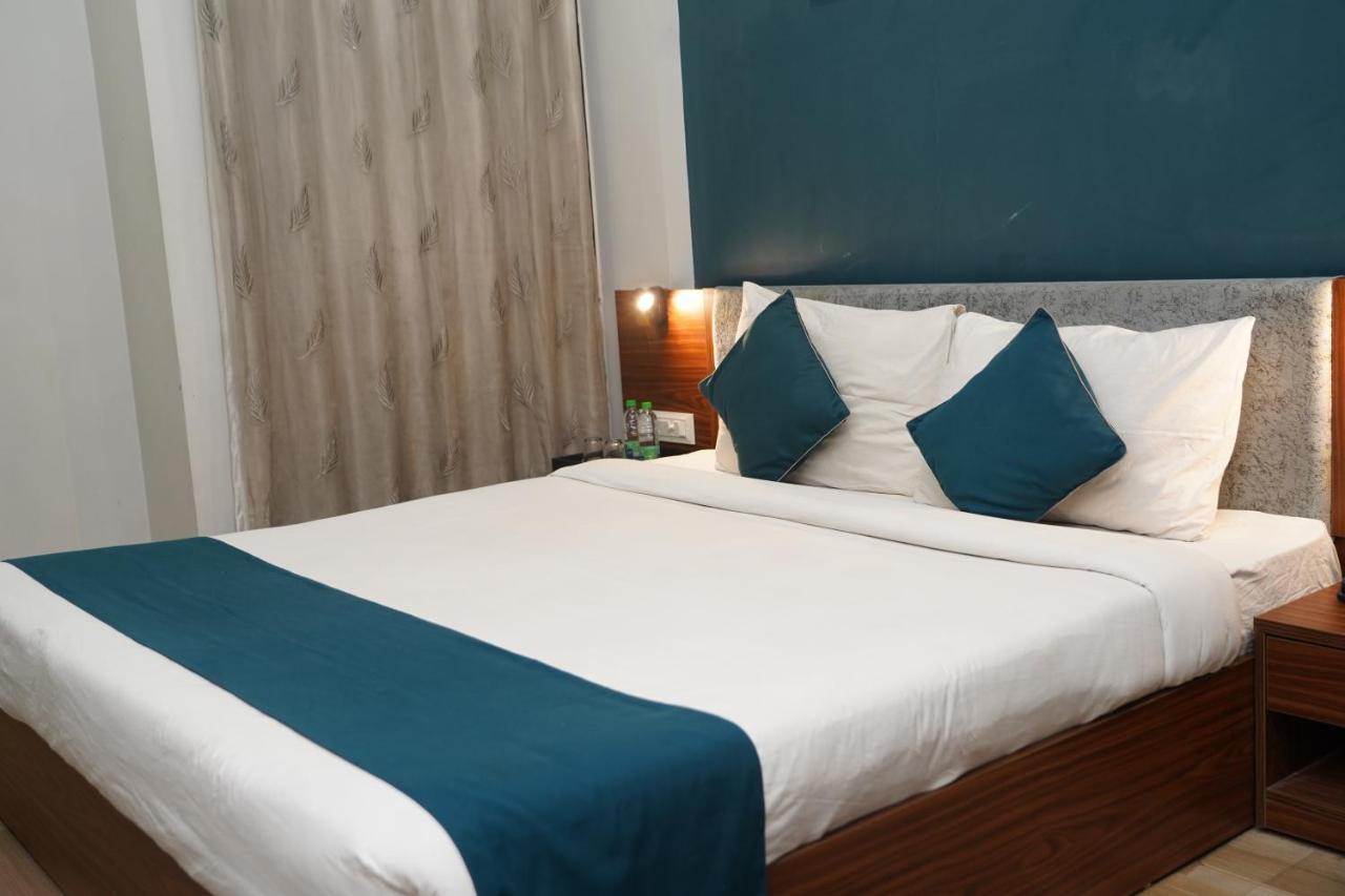Hotel Ballfin Indore Esterno foto