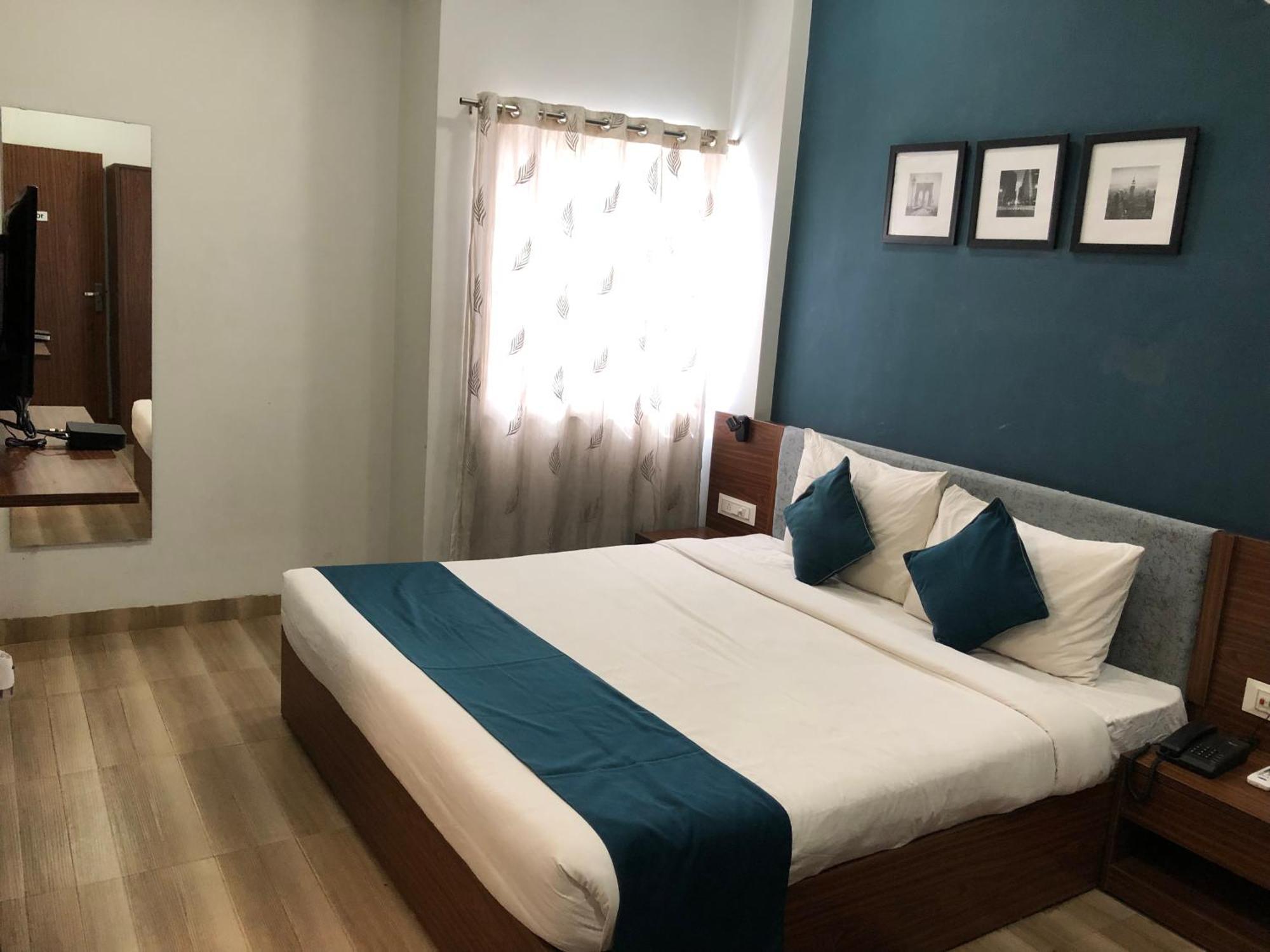 Hotel Ballfin Indore Esterno foto