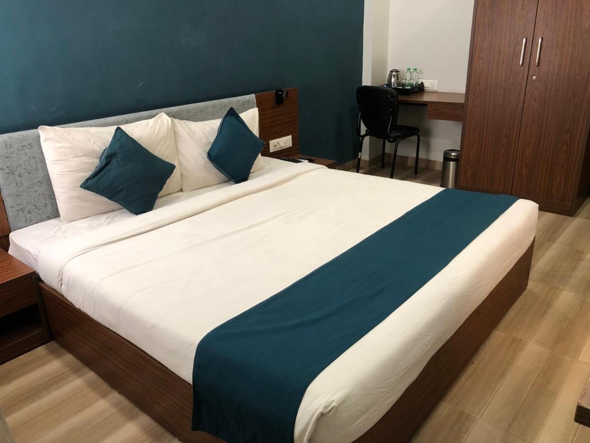 Hotel Ballfin Indore Esterno foto