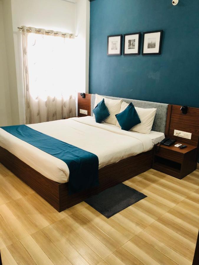 Hotel Ballfin Indore Esterno foto