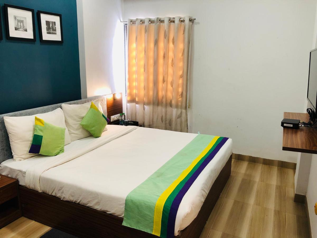 Hotel Ballfin Indore Esterno foto