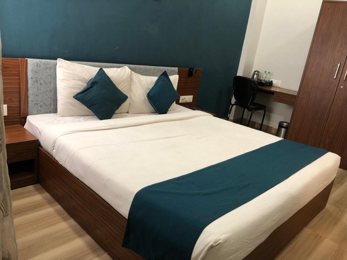 Hotel Ballfin Indore Esterno foto