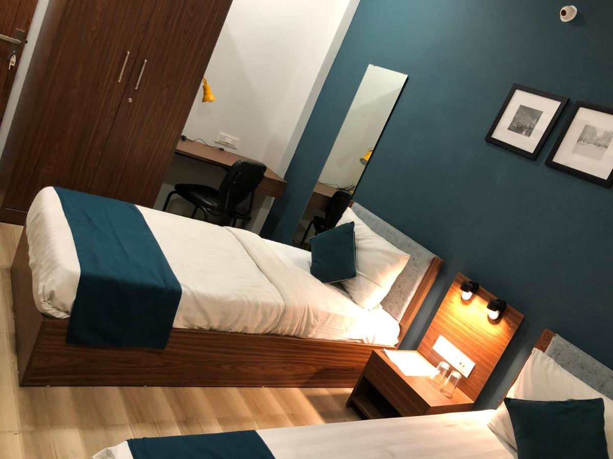 Hotel Ballfin Indore Esterno foto